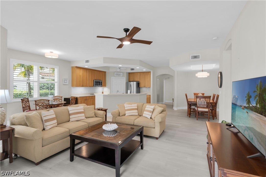 1273 Rialto Way 102 — photo