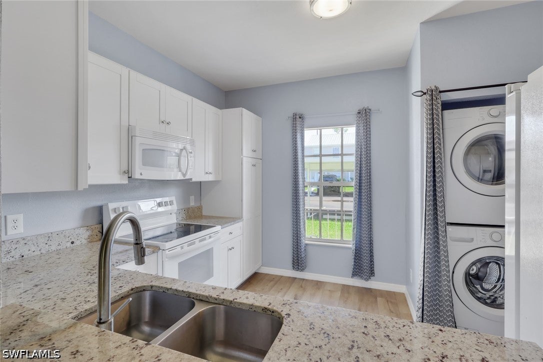 Home in Fort Myers, FL 33908 — photo 3