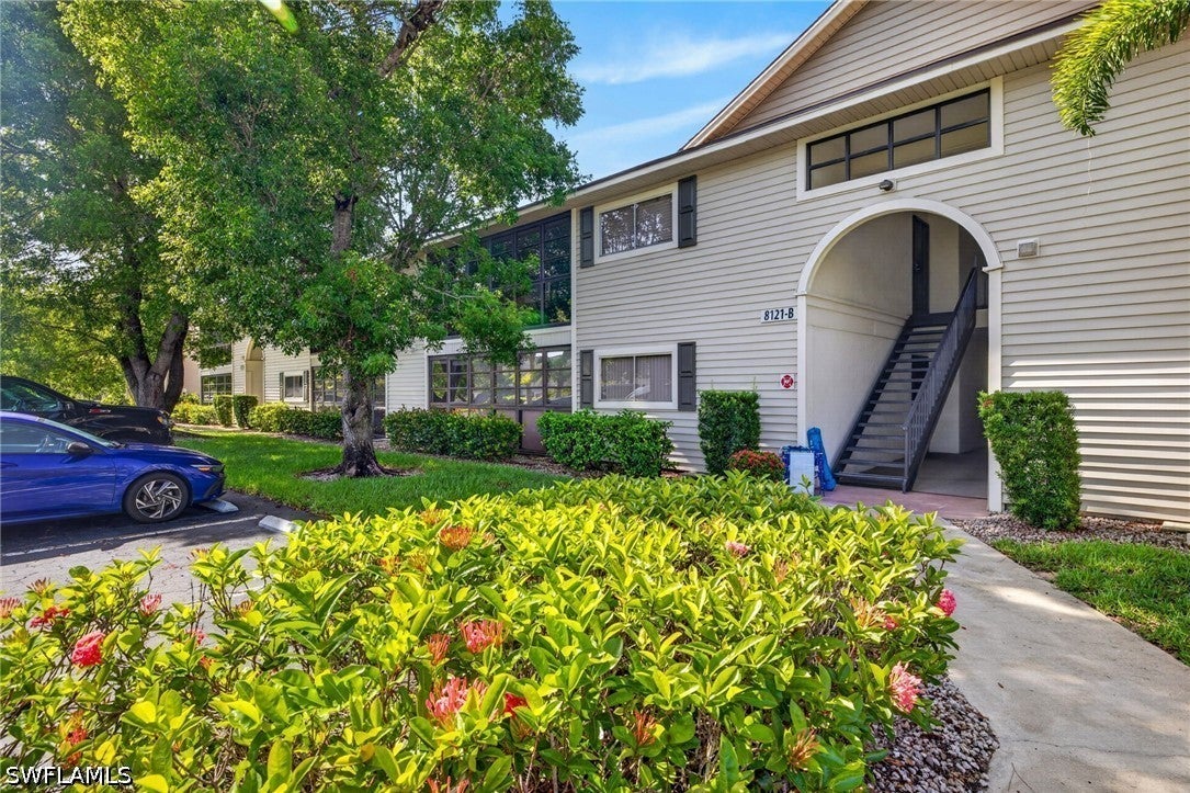 8121 S Woods Circle 9 — photo