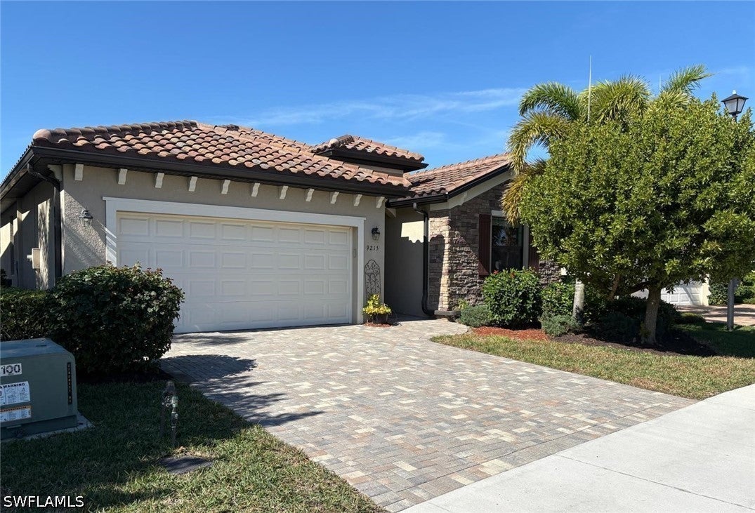 9215 Shadow Oak Lane — photo