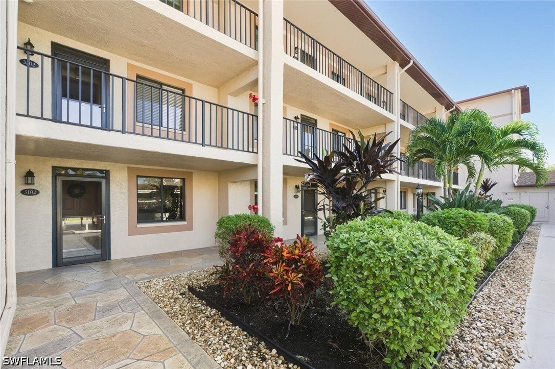 7340 Saint Ives Way 3203 — photo