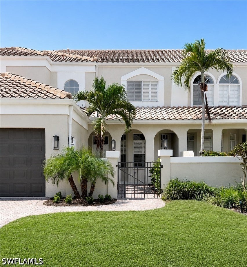 4872 W Boulevard Court — photo
