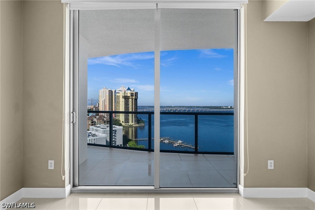 3000 Oasis Grand Boulevard 1603 — photo