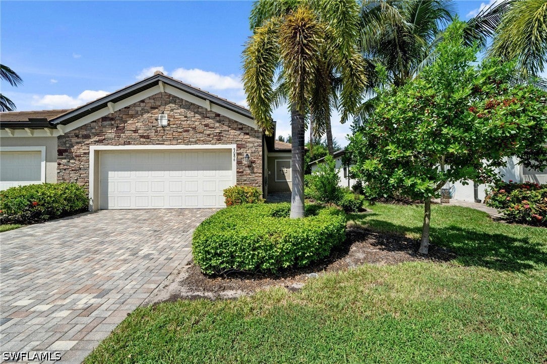 9086 Woodhurst Drive — photo