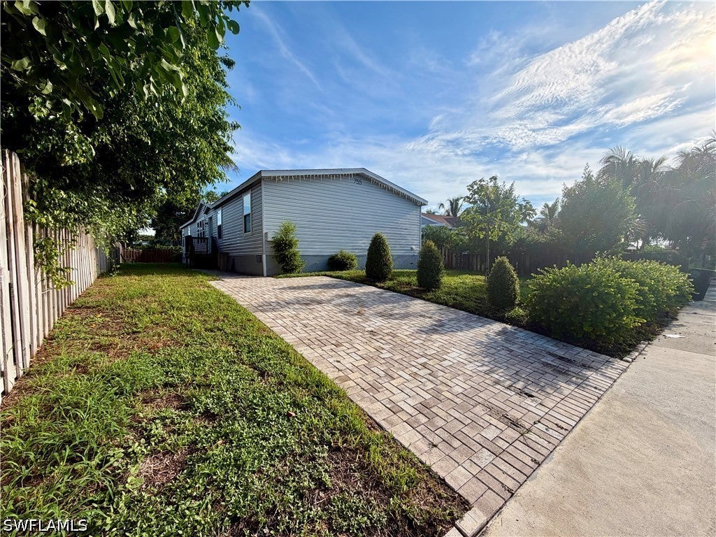 755 Ridgewood Drive — photo