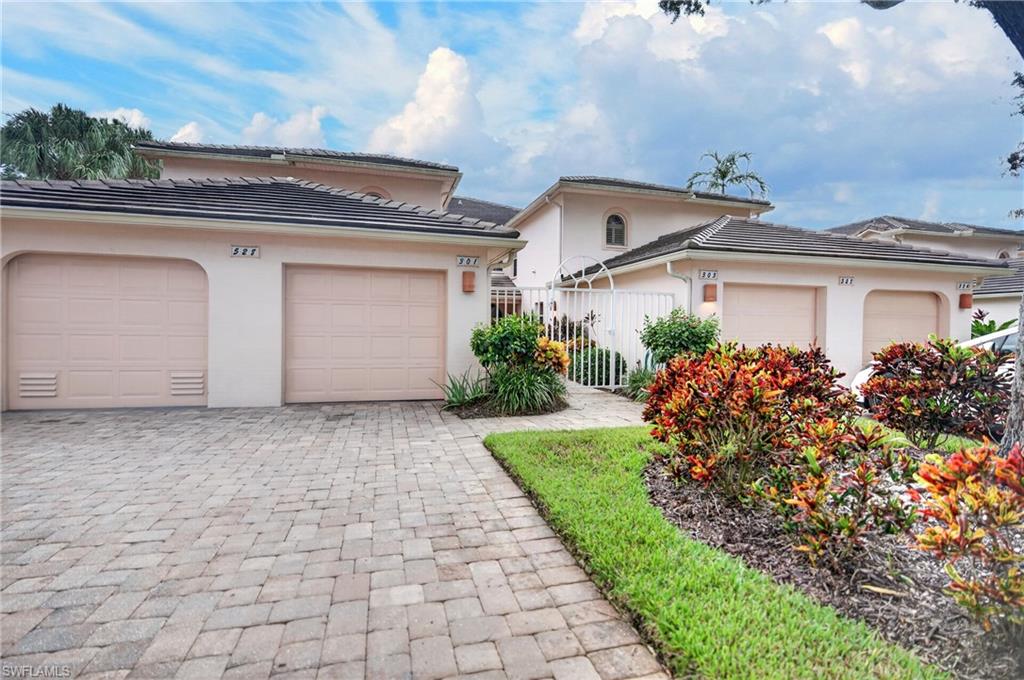 528 Lake Louise Cir 301 — photo