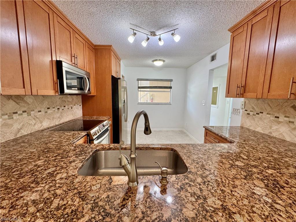 661 Squire Cir 101 — photo