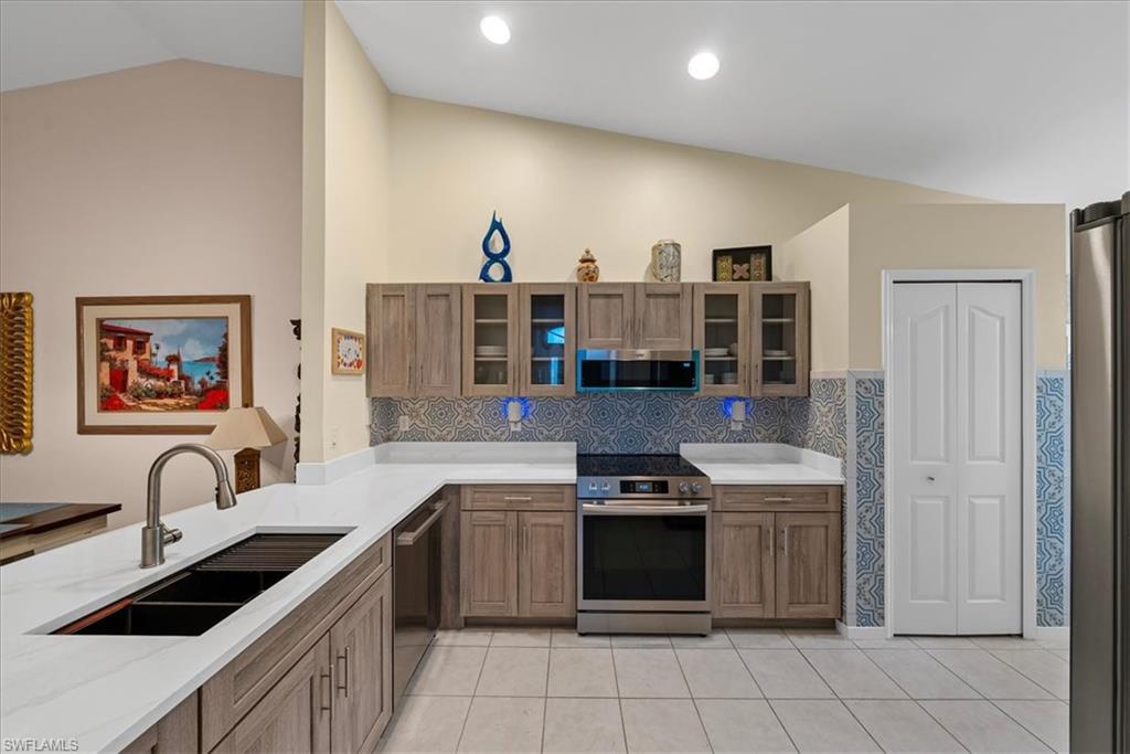 5485 Whitten Dr — photo
