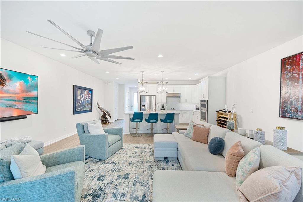 13058 Pembroke Dr — photo