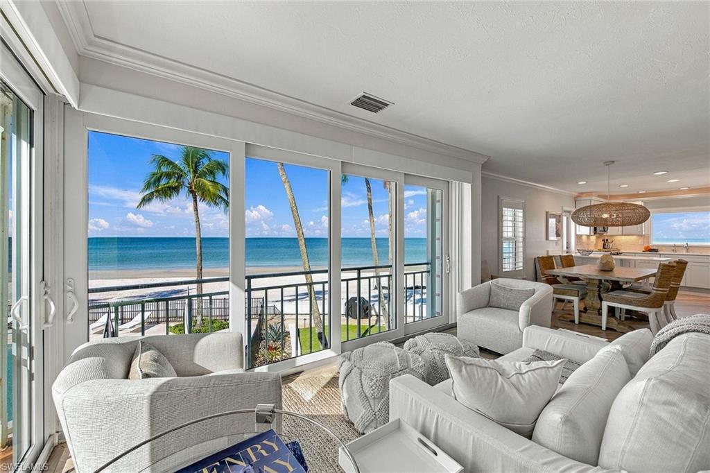 2401 Gulf Shore Blvd N Unit 8 — photo
