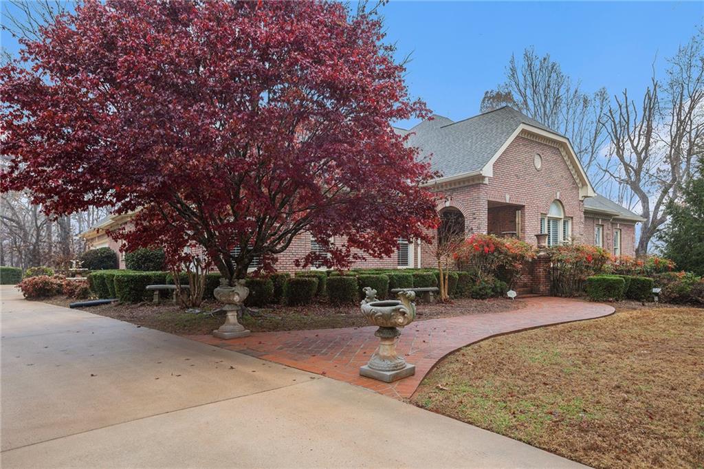 122 Tara Drive — photo