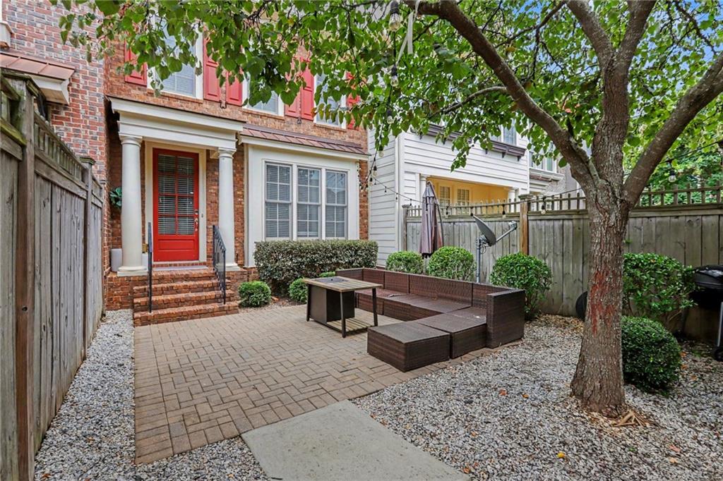 6084 Holly Park Lane SE — photo