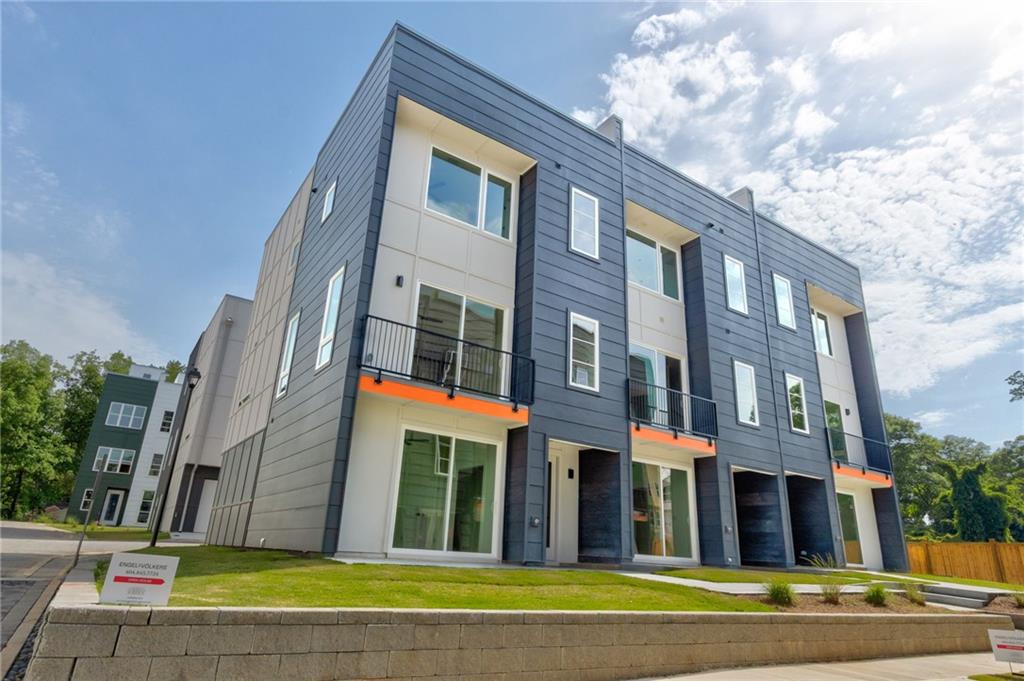 2029 Memorial Drive Unit 32 — photo