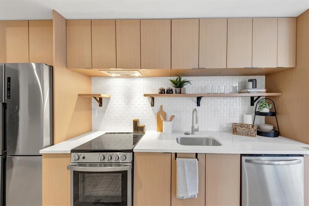 1805 Harvard Avenue Unit 306 — photo