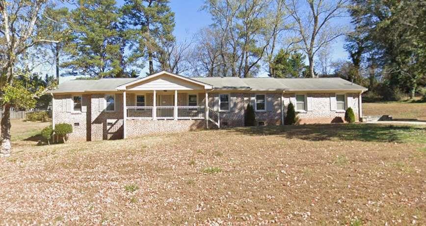 1700 Pine Circle — photo