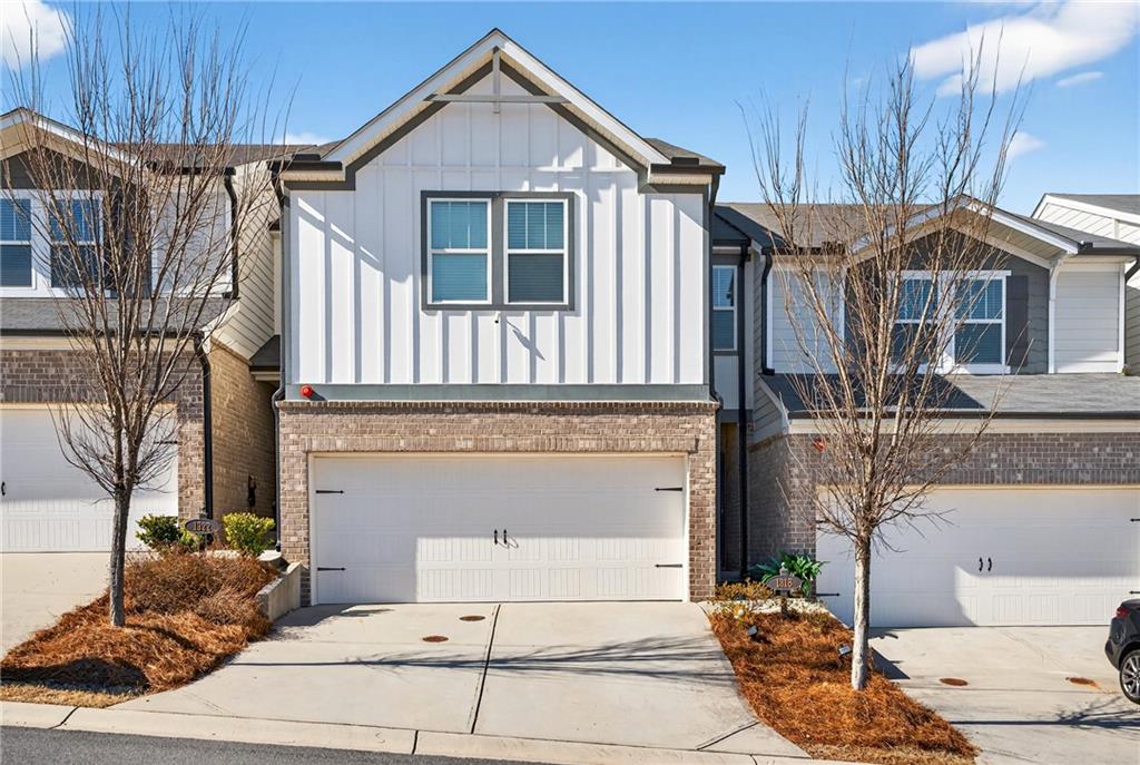 1318 Vayda Court — photo