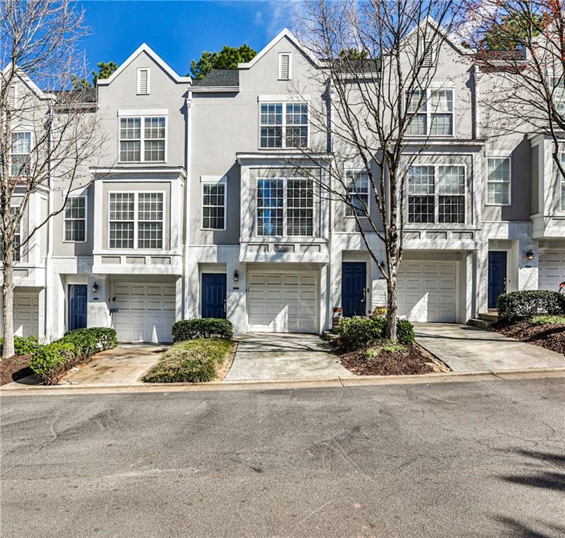1126 Village Court SE — photo