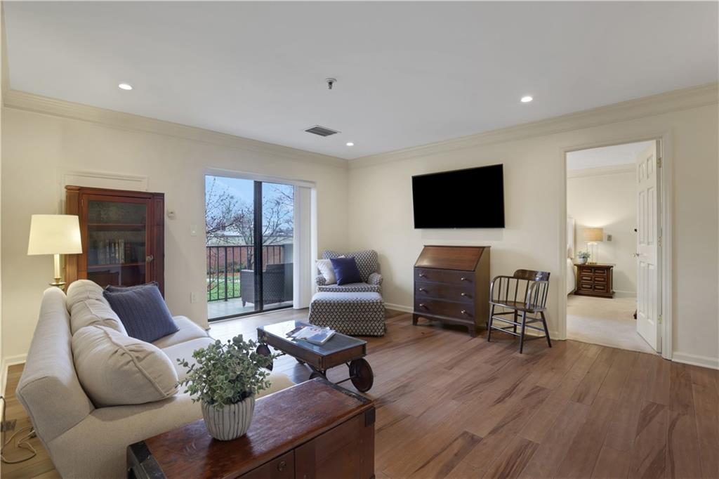 300 Johnson Ferry Road NE Unit B206 — photo