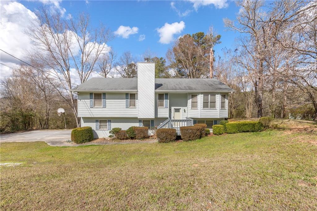 2203 Clarendon Court NE — photo