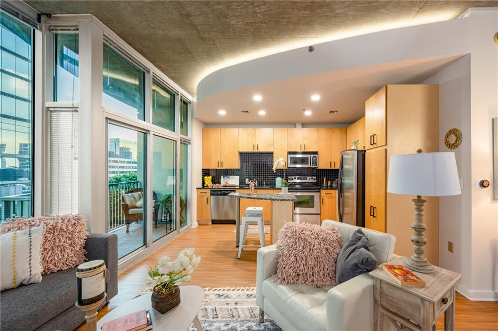 923 Peachtree Street Unit 825 — photo