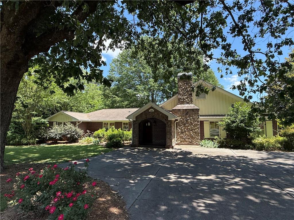 224 Hillcrest Drive — photo