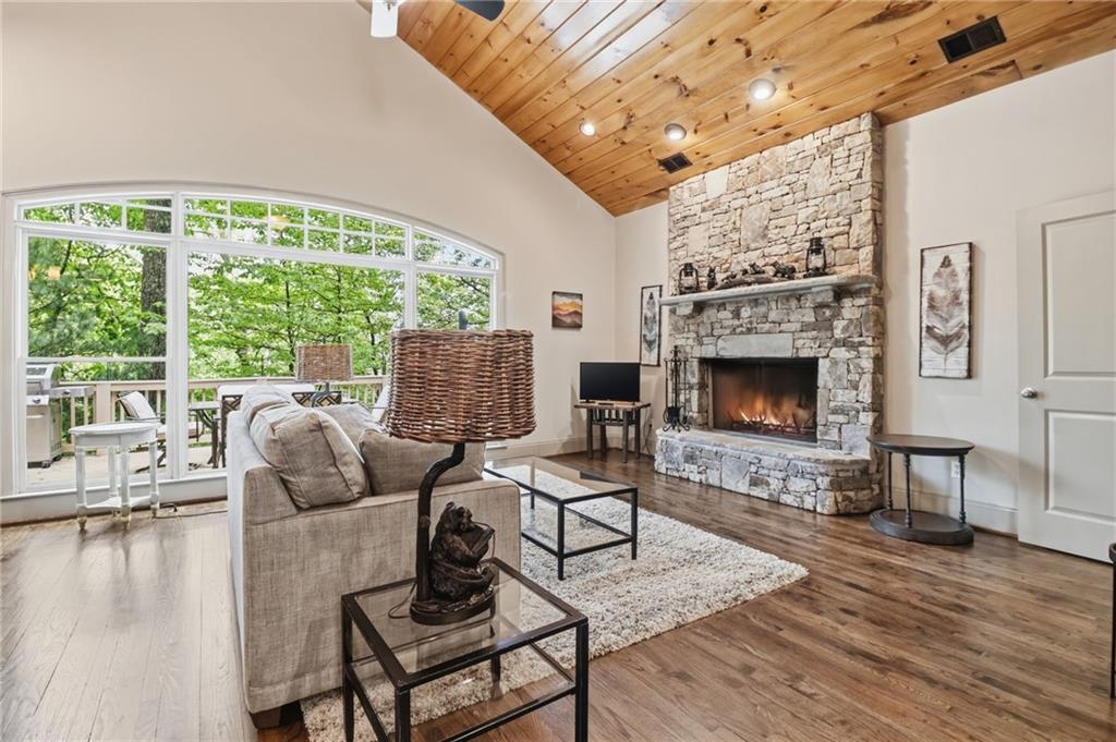 1105 Valley View Drive — photo