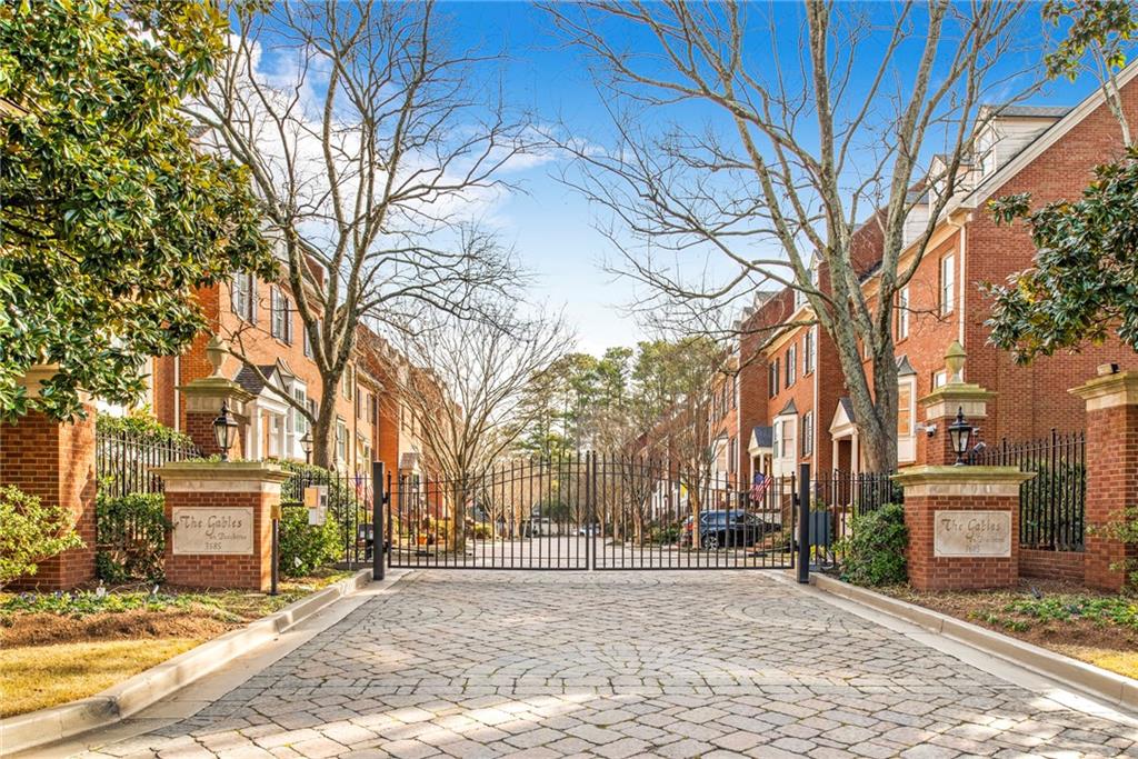 3685 Peachtree Road NE Unit 10 — photo