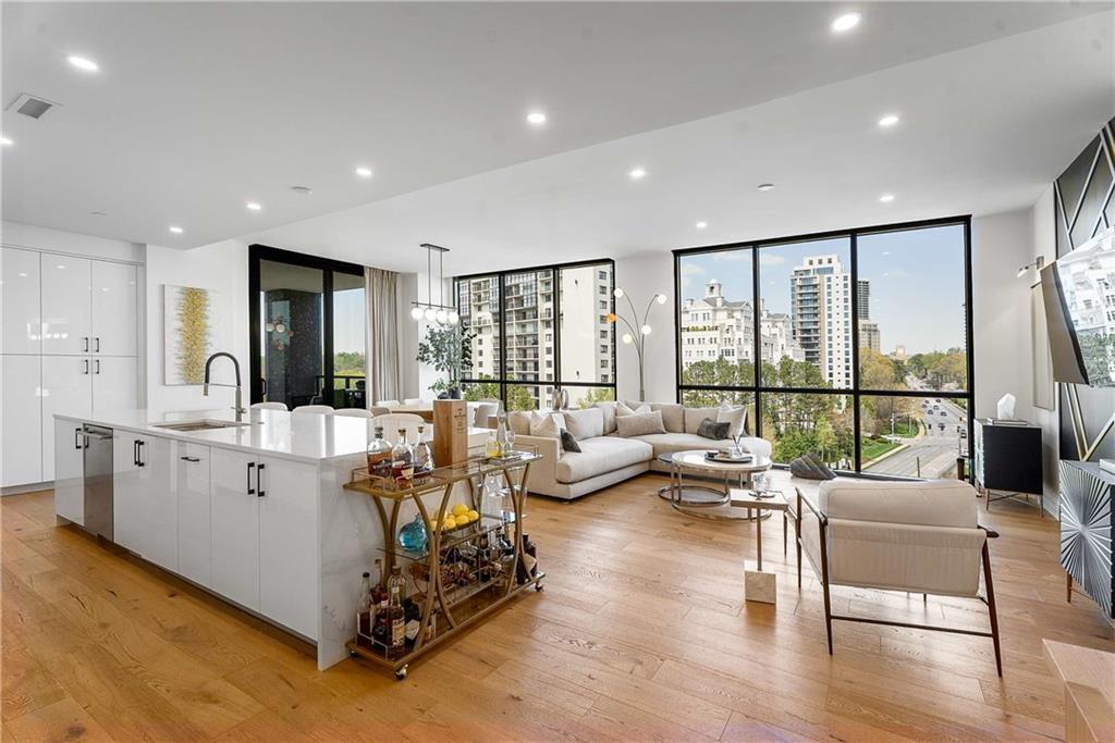 2425 Peachtree Road NE Unit 901 — photo