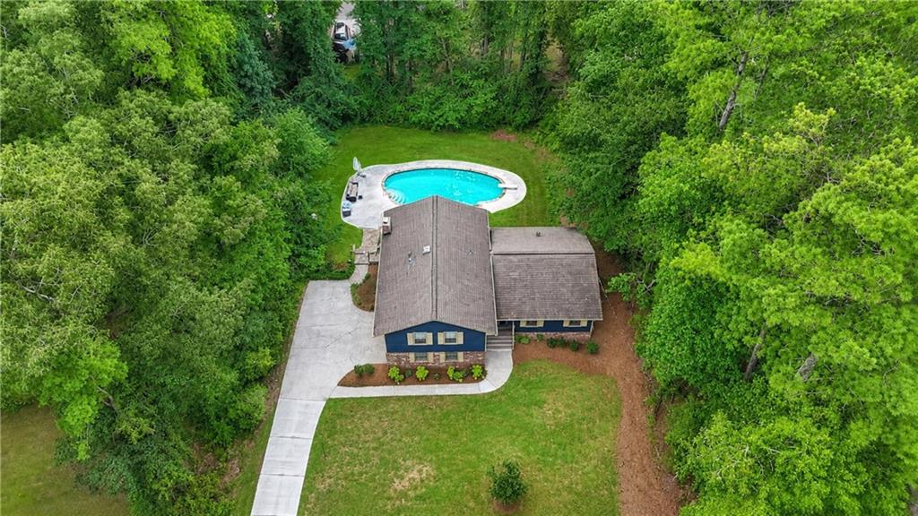 2711 Georgian Court — photo