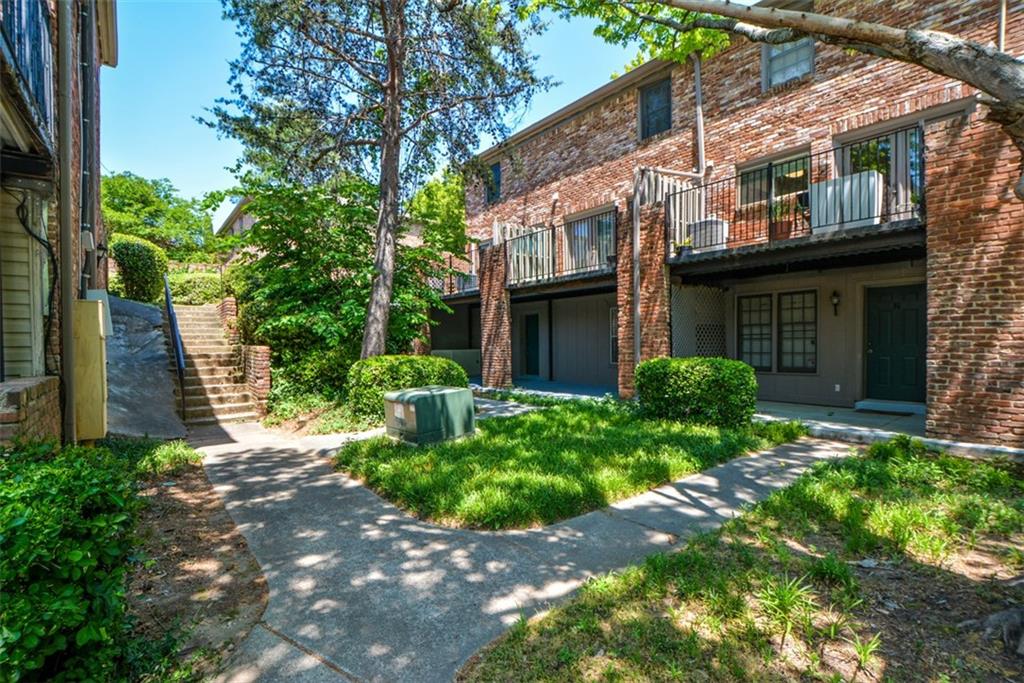 3113 Colonial Way Unit M — photo