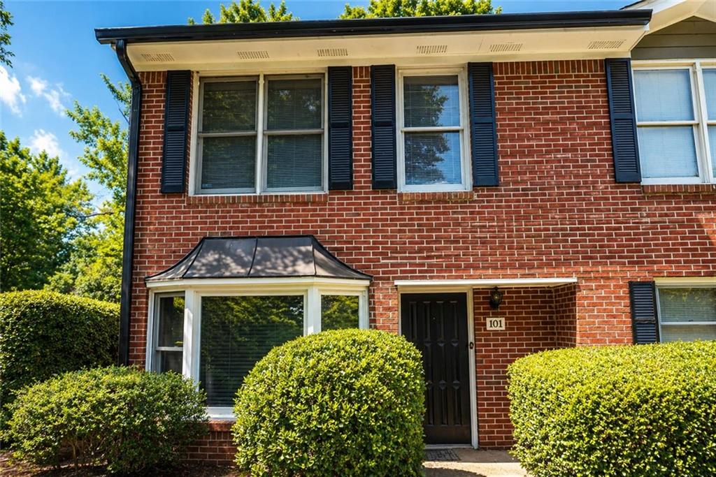 101 Oakmont Lane — photo