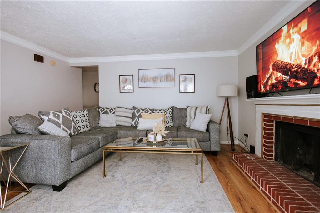 1013 Huntington Trace SE — photo