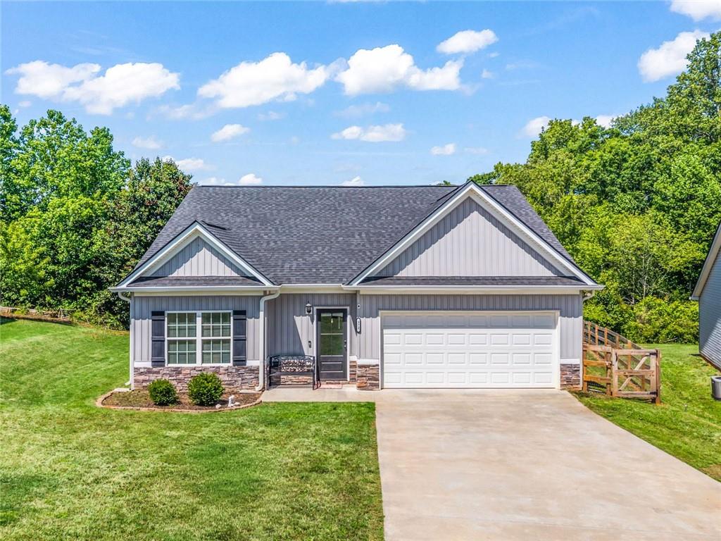 372 Highland Pointe Drive — photo