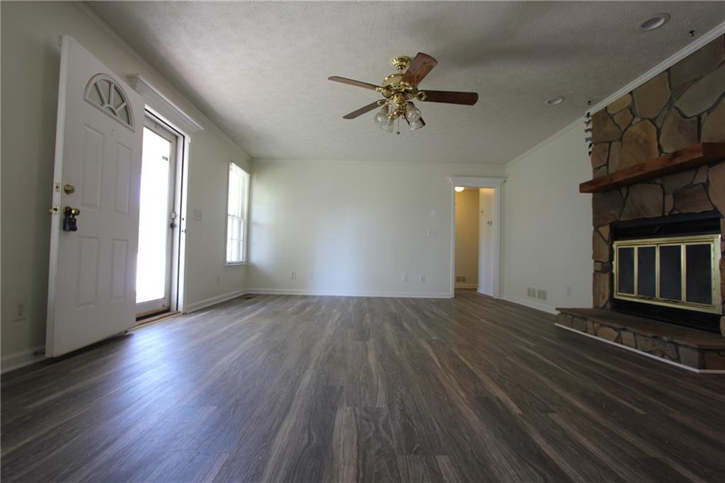 818 Springlake Road, Lawrenceville, GA 30045 — photo 2