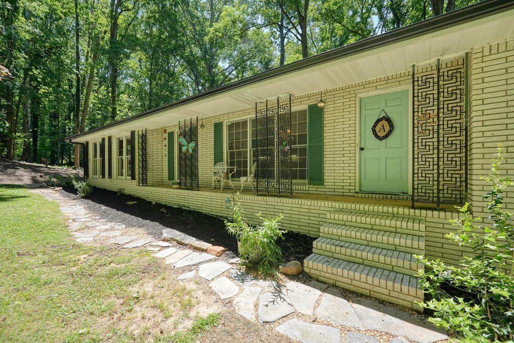 285 Hembredge Drive — photo