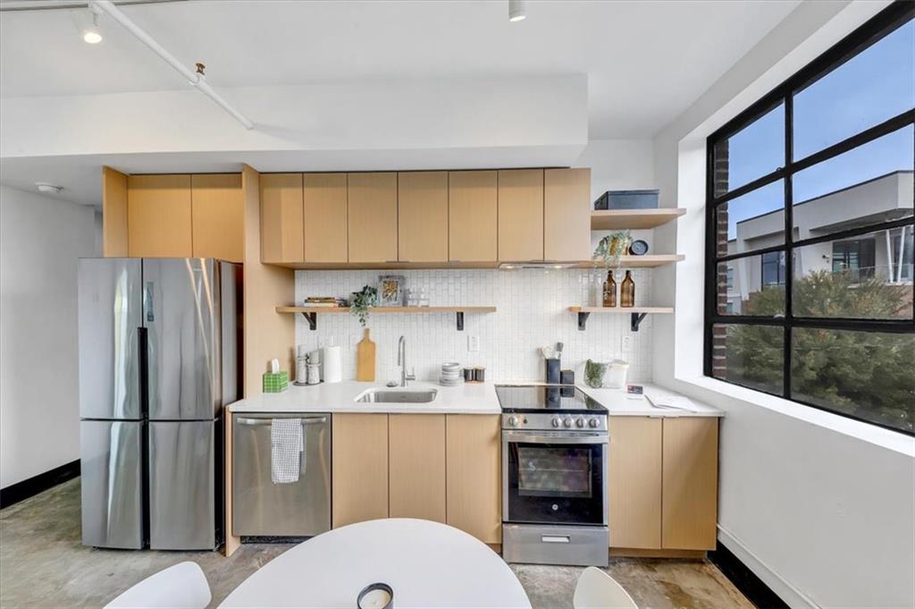 1805 Harvard Avenue Unit 205 — photo