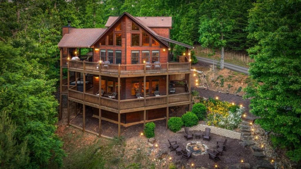 58 Overlook Way, Blue Ridge, GA 30513