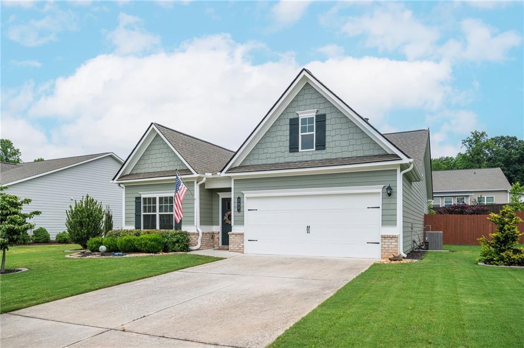702 Owens Circle — photo