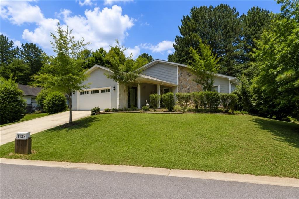 1128 Hillcrest Court — photo