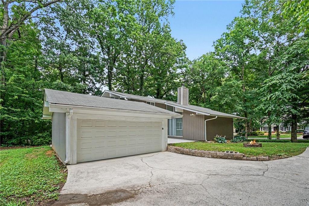 350 Willow Glenn Court NE — photo
