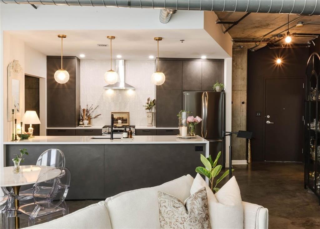 115 W Peachtree Place NW Unit 501 — photo