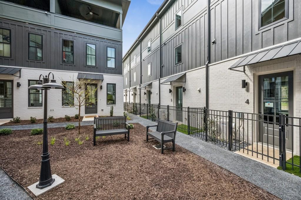 1160 Boulevard SE Unit 7 — photo