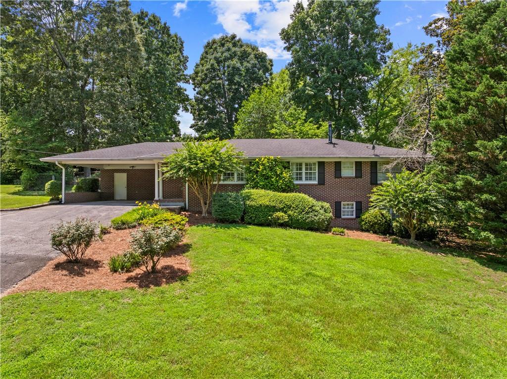 204 Sherwood Drive — photo