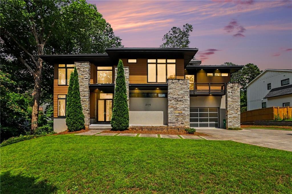 2175 Meadowcliff Drive NE — photo