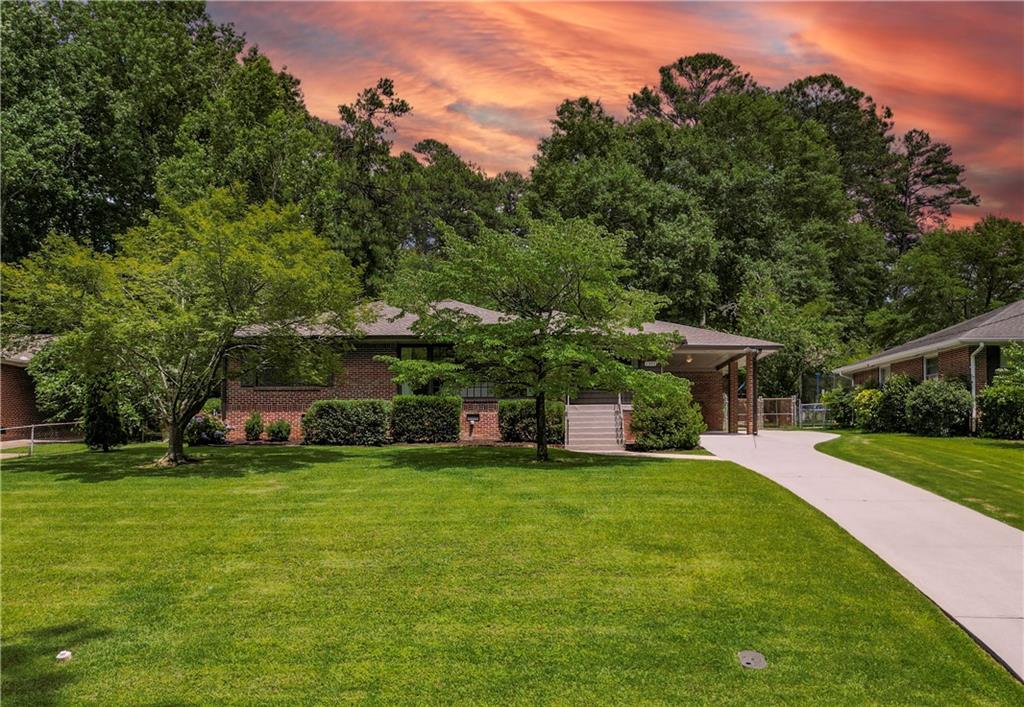 1355 Amanda Circle — photo