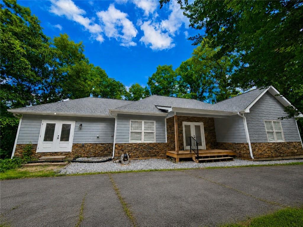 330 Glenridge Drive — photo