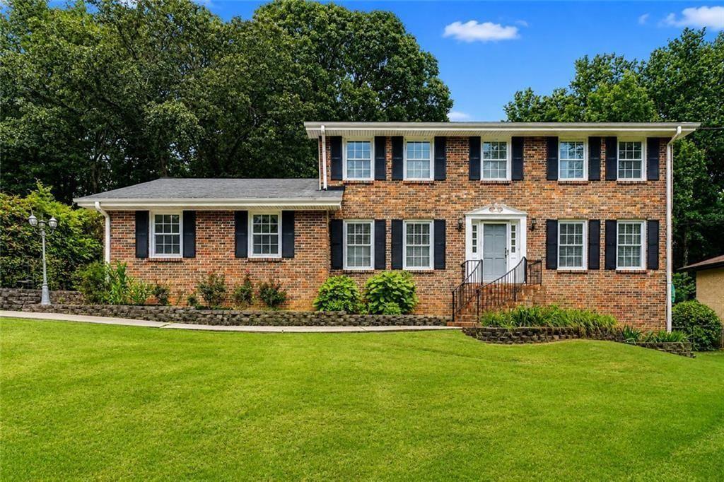 1683 Oak Ridge Circle SW — photo