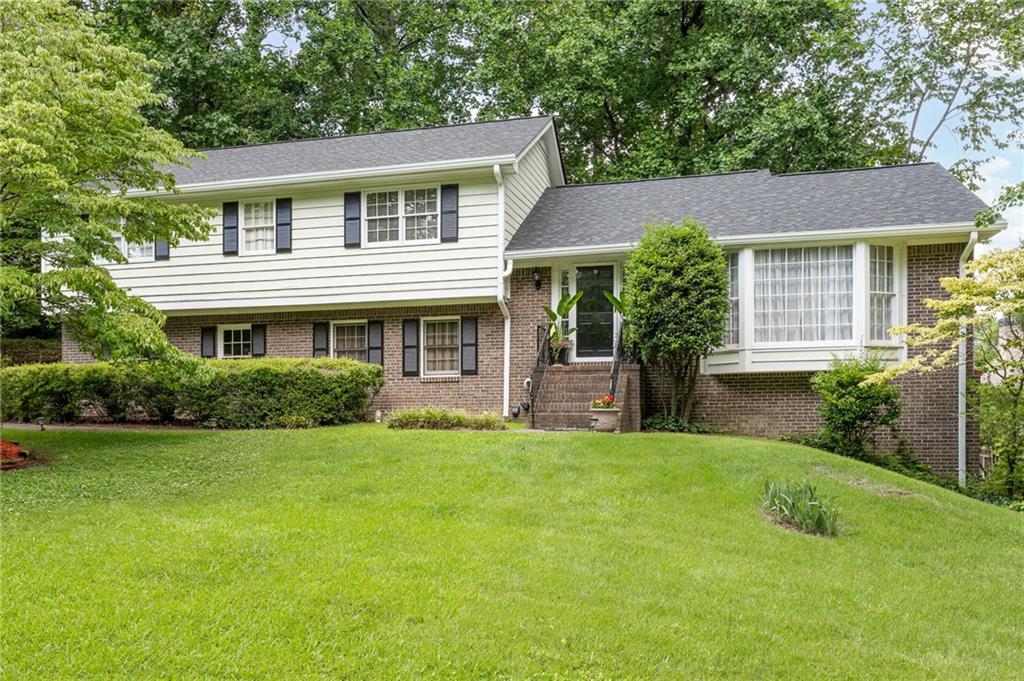 422 Woodstone West Drive — photo