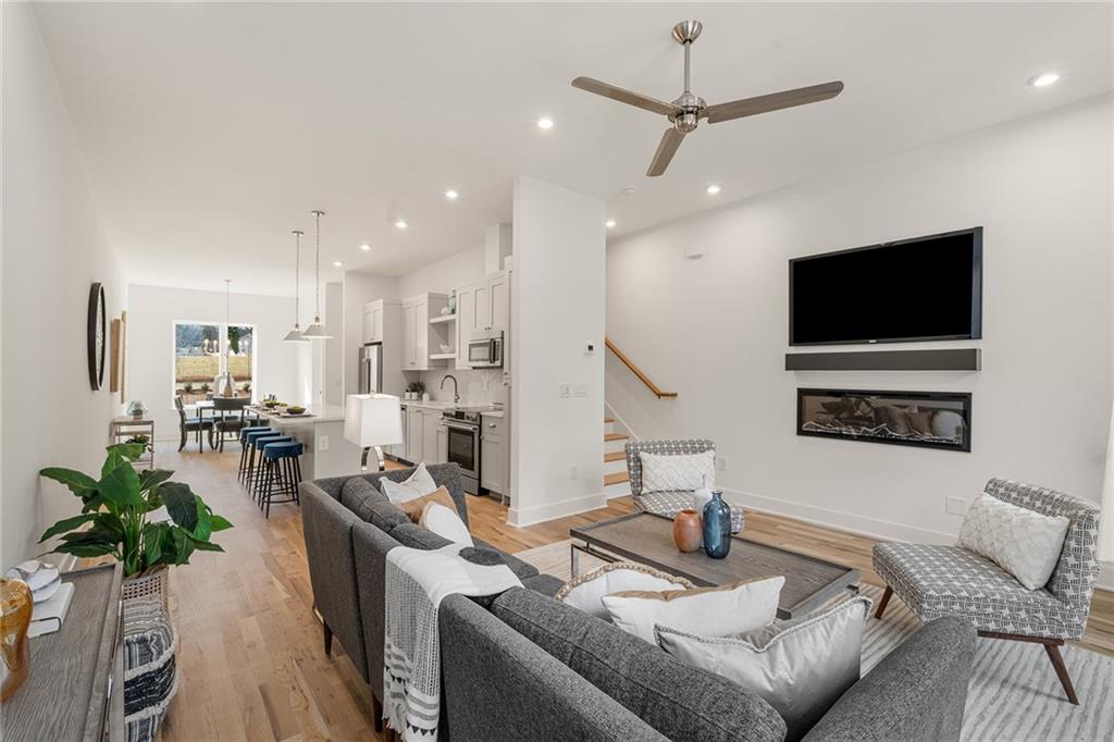1237 Memorial Drive SE Unit 403 — photo