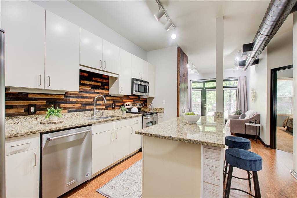 5300 Peachtree Road Unit 0502 — photo